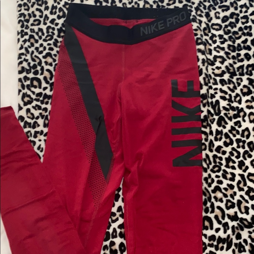 Red Nike pro leggings